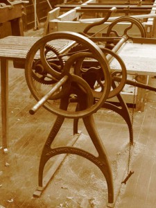 Hand Crank Table Saw